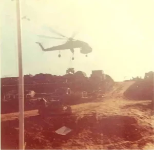 327th firebase bastogne vietnam skycrane lifting 155